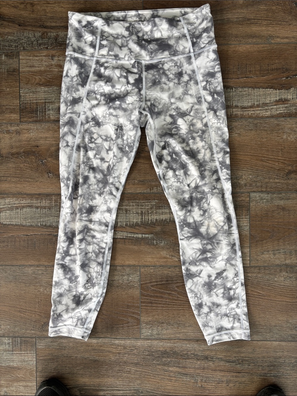 Athleta Gray and White Marble Tie-Dye Leggings
